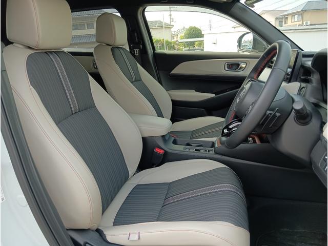 ヴェゼル ｅ：ＨＥＶ　ＰＬａＹ　★パノラマルーフ！★マルチビューカメラシステム！★プレミアムオーディオ！★ＢＳＩ！★ヒーター付きコンビシート！（10枚目）