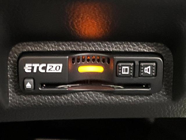 ヴェゼル ｅ：ＨＥＶ　Ｚ　登録済未使用車　純正７インチナビ　バックカメラ　アダプティブクルーズコントロール　ＬＥＤヘッドライト　純正１８インチアルミ　ハーフレザーシート　パワーバックドア　コーナーセンサー　ＥＴＣ（7枚目）