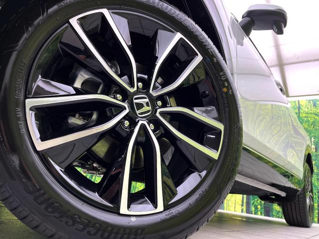 ヴェゼル ｅ：ＨＥＶ　Ｚ　登録済未使用車　純正７インチナビ　バックカメラ　アダプティブクルーズコントロール　ＬＥＤヘッドライト　純正１８インチアルミ　ハーフレザーシート　パワーバックドア　コーナーセンサー　ＥＴＣ（13枚目）