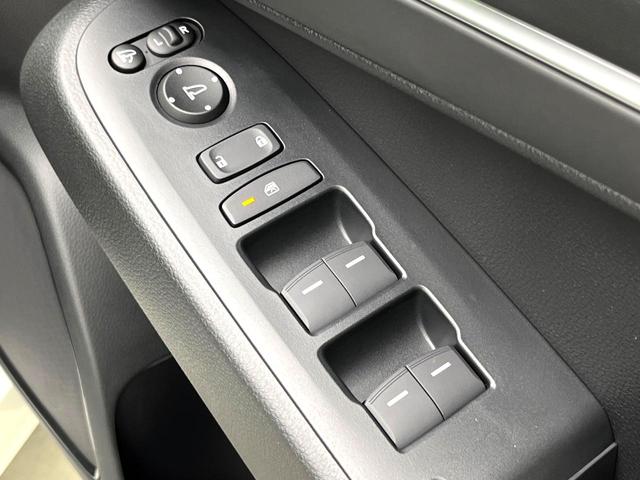 ヴェゼル ｅ：ＨＥＶ　Ｚ　登録済未使用車　純正７インチナビ　バックカメラ　アダプティブクルーズコントロール　ＬＥＤヘッドライト　純正１８インチアルミ　ハーフレザーシート　パワーバックドア　コーナーセンサー　ＥＴＣ（33枚目）