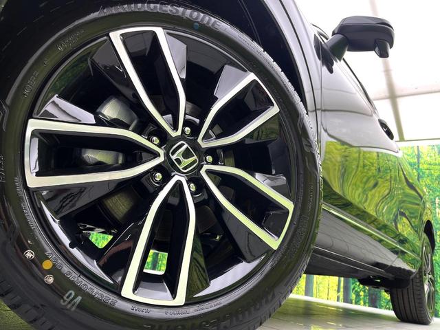 ヴェゼル ｅ：ＨＥＶ　Ｚ　登録済未使用車　ホンダコネクトディスプレイ　バックカメラ　ＥＴＣ２．０　ホンダセンシング　レーダークルーズ　電動リアゲート　置くだけ充電　ＬＥＤヘッドライト　純正１８インチアルミホイール　禁煙車（13枚目）