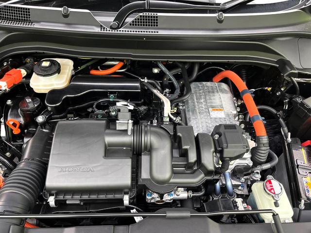 ヴェゼル ｅ：ＨＥＶ　Ｚ　登録済未使用車　ホンダコネクトディスプレイ　バックカメラ　ＥＴＣ２．０　ホンダセンシング　レーダークルーズ　電動リアゲート　置くだけ充電　ＬＥＤヘッドライト　純正１８インチアルミホイール　禁煙車（18枚目）