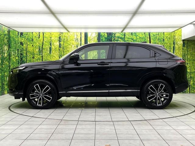 ヴェゼル ｅ：ＨＥＶ　Ｚ　登録済未使用車　ホンダコネクトディスプレイ　バックカメラ　ＥＴＣ２．０　ホンダセンシング　レーダークルーズ　電動リアゲート　置くだけ充電　ＬＥＤヘッドライト　純正１８インチアルミホイール　禁煙車（49枚目）