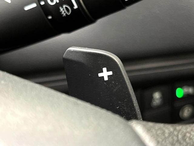 ヴェゼル ｅ：ＨＥＶ　Ｘ　純正９型ナビ　禁煙車　バックカメラ　ホンダセンシング　パドルシフト　スマートキー　ワイヤレス充電器　コーナーセンサー　純正１６インチアルミ　オートエアコン　オートブレーキホールド　ＥＴＣ（6枚目）