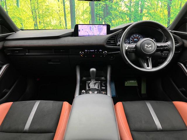 ＭＡＺＤＡ３ファストバック １５Ｓ　レトロスポーツエディション　純正１０．２５インチナビ　全周囲カメラ　禁煙車　シートヒーター　衝突軽減ブレーキシステム　シートメモリー　ＬＥＤヘッド　純正１８インチアルミ　パワーシート　ドラレコ　ＥＴＣ　ステアリングヒーター（2枚目）