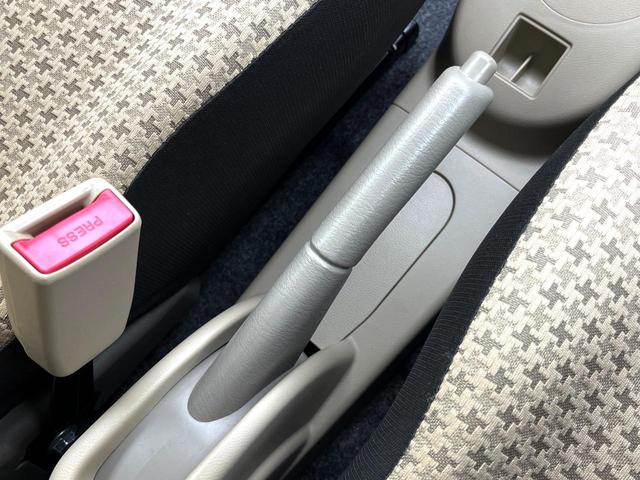 キャロル GS 純正オーディオ CD再生 ETC 純正13インチホイール リモコンキー プライバシーガラス エアコン 電動格納ドアミラー パワーウィンドウ 禁煙車(30枚目)