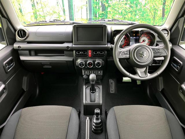 ジムニー ＸＣ　届出済未使用車　４ＷＤ　ターボ　セーフティサポート　クルーズコントロール　シートヒーター　オートエアコン　純性革巻ステアリング　ＬＥＤヘッド　純正１６インチアルミ　スマートキー　オートライト（2枚目）