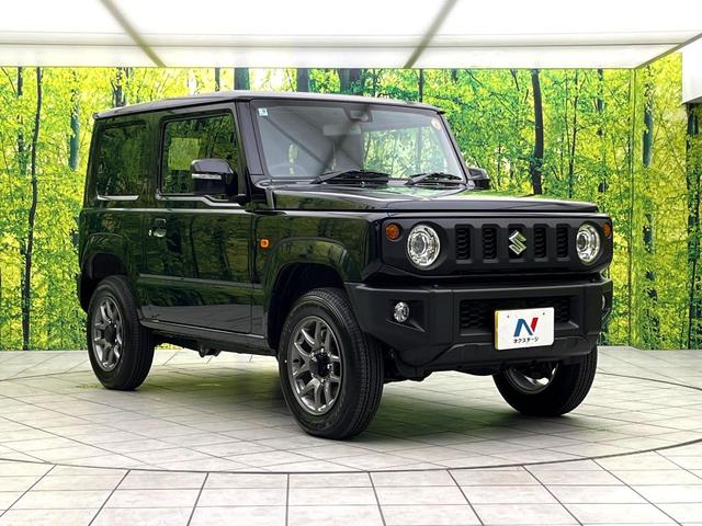 ジムニー ＸＣ　届出済未使用車　４ＷＤ　ターボ　セーフティサポート　クルーズコントロール　シートヒーター　オートエアコン　純性革巻ステアリング　ＬＥＤヘッド　純正１６インチアルミ　スマートキー　オートライト（16枚目）
