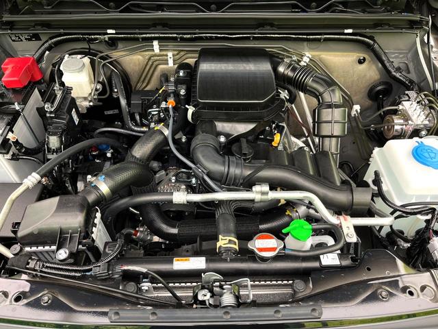 ジムニー ＸＣ　届出済未使用車　４ＷＤ　ターボ　セーフティサポート　クルーズコントロール　シートヒーター　オートエアコン　純性革巻ステアリング　ＬＥＤヘッド　純正１６インチアルミ　スマートキー　オートライト（18枚目）