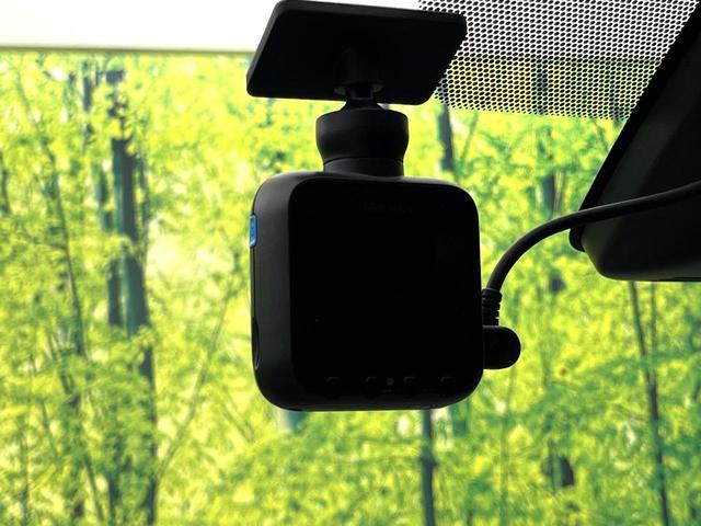 エスクァイア ハイブリッドＧｉ　プレミアムパッケージ　フリップダウンモニター　純正１０インチナビ　バックカメラ　トヨタセーフティセンス　両側パワースライドドア　シートヒーター　ステアリングヒーター　ドライブレコーダー　スマートキー　ＬＥＤヘッドライト（32枚目）