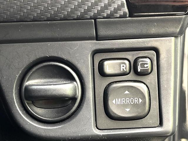 カローラフィールダー ハイブリッドG エアロツアラー・ダブルバイビー 禁煙車 純正SDナビ オートエアコン キーレス ETC 電動格納ドアミラー HIDヘッドライト 純正15インチアルミホイール ステアリングスイッチ アイドリングストップ HIDフロントフォグランプ(7枚目)