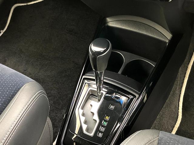 カローラフィールダー ハイブリッドG エアロツアラー・ダブルバイビー 禁煙車 純正SDナビ オートエアコン キーレス ETC 電動格納ドアミラー HIDヘッドライト 純正15インチアルミホイール ステアリングスイッチ アイドリングストップ HIDフロントフォグランプ(25枚目)