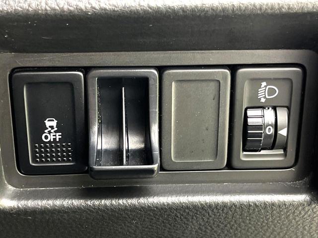 スイフト ＸＧ　禁煙車　ＫＥＮＷＯＯＤナビ　ＣＤ　ＤＶＤ再生　ＬＥＤヘッドライト　オートエアコン　スマートキー　１５インチアルミホイール　電動格納ミラー　横滑り防止装置　フロアマット（7枚目）