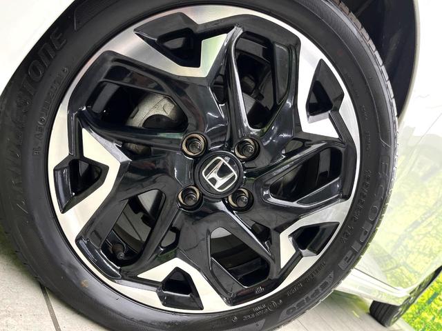 N-WGNカスタム L・ターボホンダセンシング パドルシフト 9インチナビ バックカメラ シートヒーター ETC 純正革巻きステアリング LEDヘッドライト 純正15インチアルミ Bluetooth再生 フルセグTV 電子パーキング 禁煙車(13枚目)