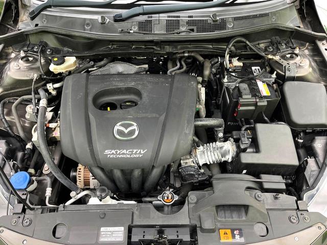 デミオ １３Ｓツーリング　５速ＭＴ　８型マツダコネクトナビ　バックカメラ　衝突軽減ブレーキシステム　スマートキー　ＬＥＤヘッド　純正１５インチアルミ　シートヒーター　オートエアコン　ＥＴＣ　オートライト　電動格納ミラー（18枚目）