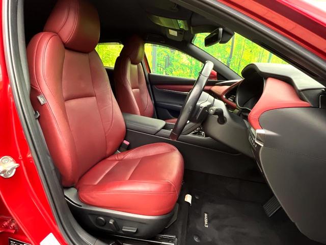 MAZDA3ファストバック Xバーガンディ セレクション 全周囲カメラ 衝突被害軽減システム レーダークルーズ 禁煙車 レザーシート パワーシート コーナーセンサー スマートキー LEDヘッド ビルトインETC オートハイビーム 車線逸脱警報 オートライト(8枚目)