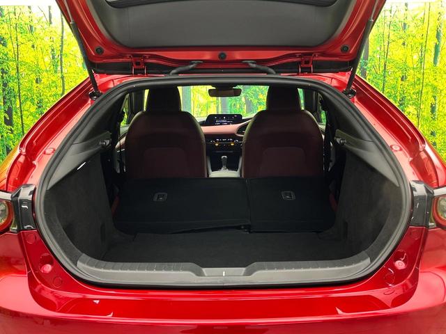 MAZDA3ファストバック Xバーガンディ セレクション 全周囲カメラ 衝突被害軽減システム レーダークルーズ 禁煙車 レザーシート パワーシート コーナーセンサー スマートキー LEDヘッド ビルトインETC オートハイビーム 車線逸脱警報 オートライト(10枚目)