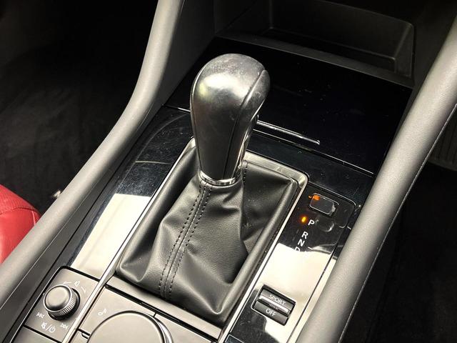 MAZDA3ファストバック Xバーガンディ セレクション 全周囲カメラ 衝突被害軽減システム レーダークルーズ 禁煙車 レザーシート パワーシート コーナーセンサー スマートキー LEDヘッド ビルトインETC オートハイビーム 車線逸脱警報 オートライト(30枚目)