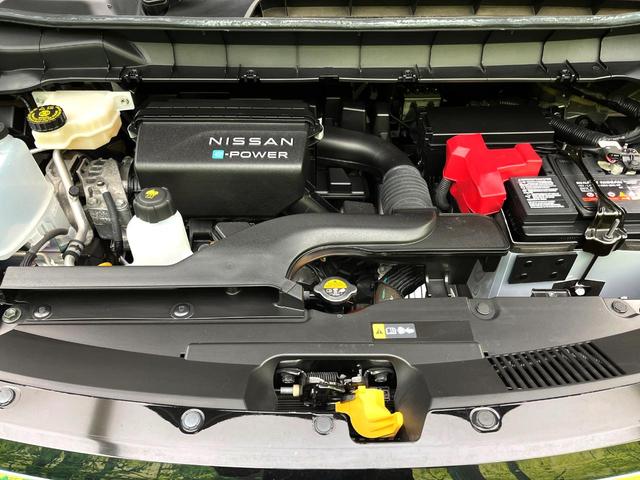 セレナ e-パワー ハイウェイスターV フリップダウンモニター 純正12インチナビ 全周囲カメラ プロパイロット 禁煙車 デジタルインナーミラー 両側電動スライドドア シートヒーター ステアリングヒーター LEDヘッド スマートキー ETC(18枚目)