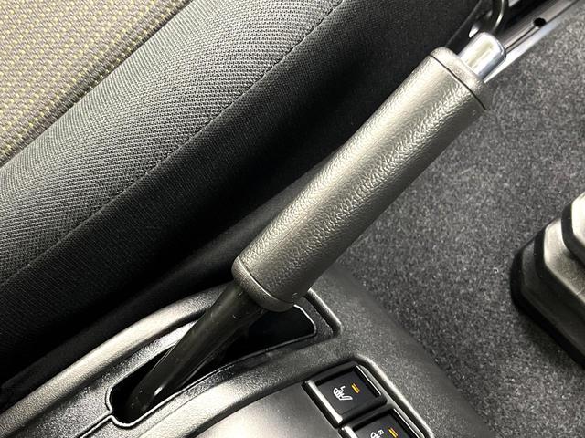 ジムニー ＸＣ　届出済未使用車　ターボ　４ＷＤ　スズキセーフティーサポート　スマートキー　シートヒーター　車線逸脱警報　ダウンヒルアシスト　純正１６インチアルミホイール　ＬＥＤヘッドライト　純正革巻きステアリング（26枚目）