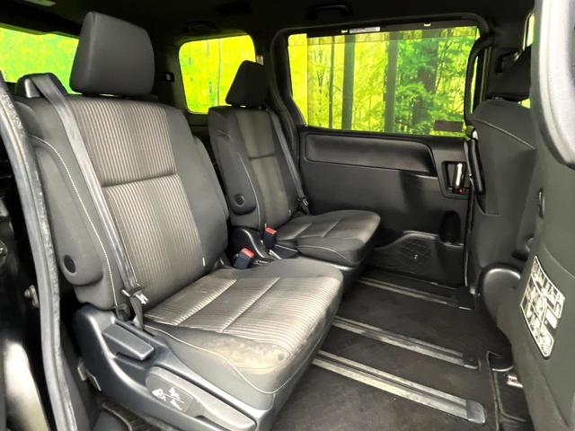 ヴォクシー ZS 煌 セーフティセンス 純正9インチナビ バックカメラ 両側電動ドア フルセグTV スマートキー ETC 禁煙車 LEDヘッド ダブルエアコン Bluetooth再生 スマートキー クルーズコントロール(8枚目)