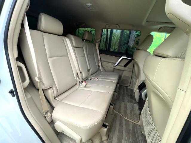 ランドクルーザープラド ＴＸ　Ｌパッケージ　マットブラックエディション　サンルーフ　メーカーオプションナビ　アラウンドビューモニター　７人乗り　レーダークルーズコントロール　シートベンチレーション　パワーシート　スマートキー　クリアランスソナー　ＥＴＣ　フルセグ　禁煙車（8枚目）