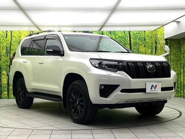 高透明度のガラス皮膜で撥水はもちろん、上質なツヤ・光沢を実現。紫外線や酸性雨から大切な愛車を保護し、色あせ・劣化を防止。「弾スプラッシュコート」、「弾プリミッサコート」からお選びいただけます。