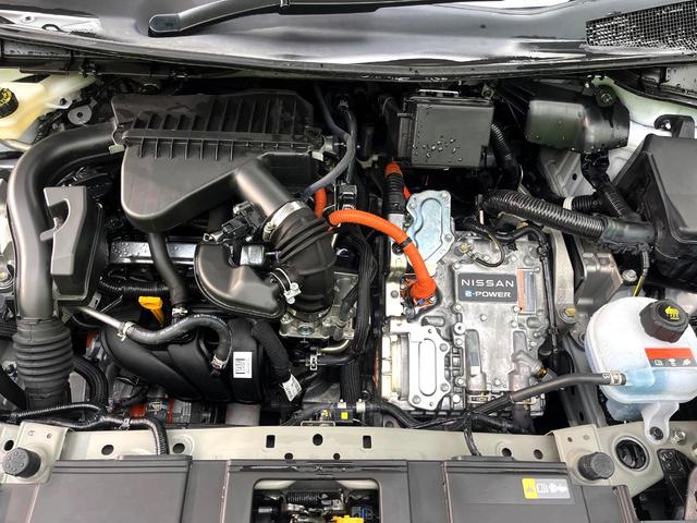 ノート Ｘ　禁煙車　メーカー９型ナビ　全周囲カメラ　プロパイロット　ブラインドスポットモニター　ＥＴＣ　デジタルインナーミラー　コーナーセンサー　電子パーキング　オートブレーキホールド　スマートキー（18枚目）