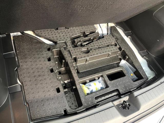 ノート Ｘ　禁煙車　メーカー９型ナビ　全周囲カメラ　プロパイロット　ブラインドスポットモニター　ＥＴＣ　デジタルインナーミラー　コーナーセンサー　電子パーキング　オートブレーキホールド　スマートキー（42枚目）