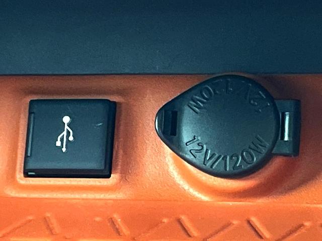 RAV4 ハイブリッドアドベンチャー 禁煙車 全周囲カメラ 9インチディスプレイ シートベンチレーション パワーバックドア セーフティセンス シートメモリー ブラインドスポット 4WD パワーシート ステアリングヒーター スマートキー(41枚目)