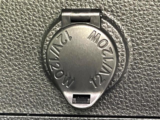 RAV4 ハイブリッドアドベンチャー 禁煙車 全周囲カメラ 9インチディスプレイ シートベンチレーション パワーバックドア セーフティセンス シートメモリー ブラインドスポット 4WD パワーシート ステアリングヒーター スマートキー(57枚目)