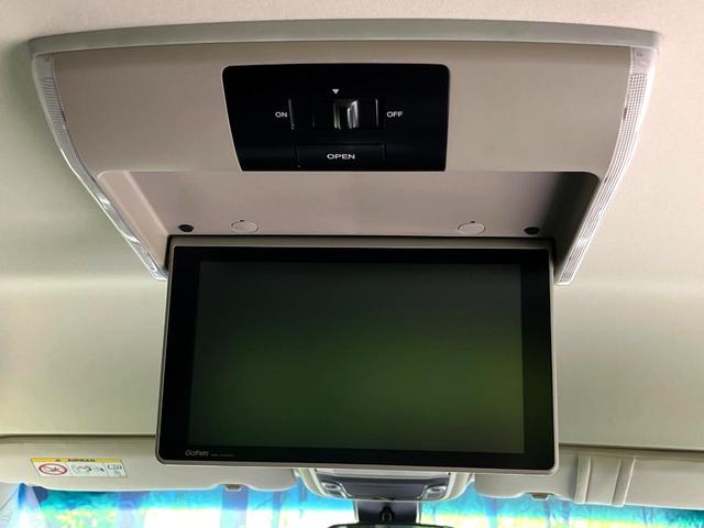 【フリップダウンモニター】大画面モニターで後席でもエンタメをお楽しみいただけます。小さなお子様にも大人気の装備です♪