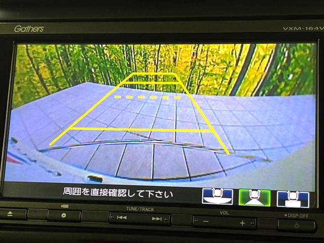 N-BOXカスタム G・ターボLパッケージ 禁煙車 シティブレーキアクティブシステム 純正ナビ バックカメラ 両側電動スライドドア ETC ハーフレザーシート HIDライト 横滑り防止装置 オートライト オートエアコン スマートキー(5枚目)