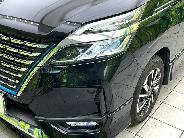 【ＬＥＤヘッドライト】悪天候や夜間走行時も良好な視界を確保し安心して運転できる高輝度ＬＥＤヘッドライトを装備！点灯速度が早く、消費電力も抑えられています。