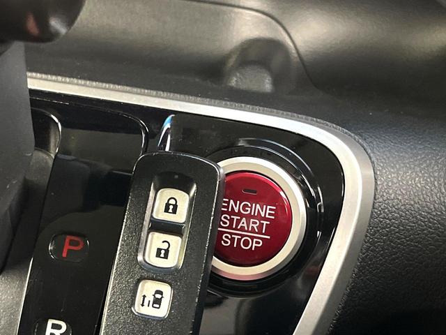 Ｎ－ＢＯＸ Ｇ・Ｌパッケージ　禁煙車　ＳＤナビ　バックカメラ　片側パワースライドドア　オートエアコン　スマートキー　パワーウィンドウ　電動格納ミラー　フロアマット　ドアバイザー　横滑り防止装置　ＥＴＣ（7枚目）