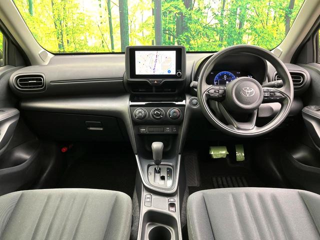 ヤリスクロス Ｘ　禁煙車　ディスプレイオーディオ　バックカメラ　セーフティセンス　レーダークルーズコントロール　ＥＴＣ　ステアリングスイッチ　オートマティックハイビーム　電子パーキング　オートブレーキホールド（2枚目）