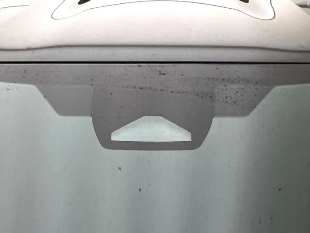 ヤリスクロス Ｘ　禁煙車　ディスプレイオーディオ　バックカメラ　セーフティセンス　レーダークルーズコントロール　ＥＴＣ　ステアリングスイッチ　オートマティックハイビーム　電子パーキング　オートブレーキホールド（3枚目）