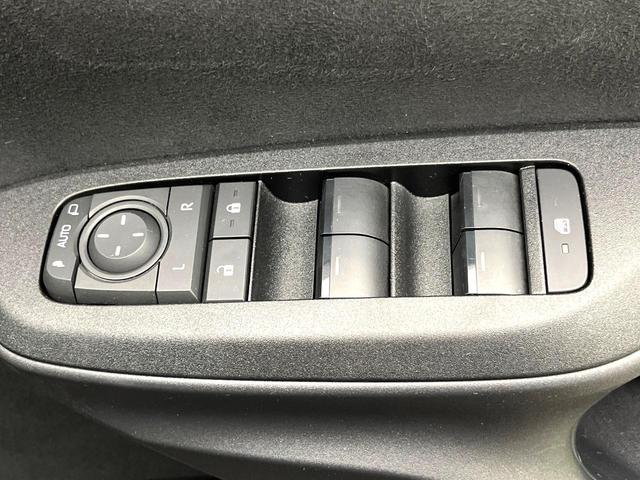 ヤリスクロス Ｘ　禁煙車　ディスプレイオーディオ　バックカメラ　セーフティセンス　レーダークルーズコントロール　ＥＴＣ　ステアリングスイッチ　オートマティックハイビーム　電子パーキング　オートブレーキホールド（27枚目）