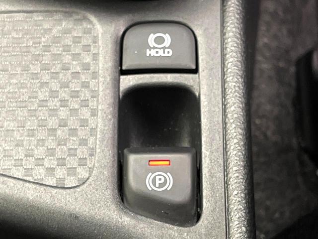 ヤリスクロス Ｘ　禁煙車　ディスプレイオーディオ　バックカメラ　セーフティセンス　レーダークルーズコントロール　ＥＴＣ　ステアリングスイッチ　オートマティックハイビーム　電子パーキング　オートブレーキホールド（31枚目）