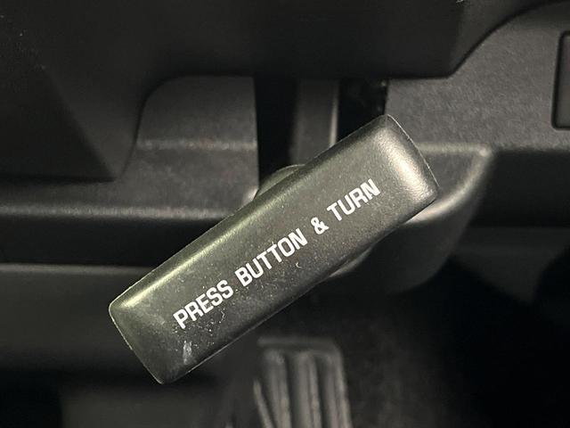 ハイエースバン スーパーＧＬ　ダークプライムＩＩ　衝突軽減　純正ナビ　全周囲カメラ　スマートキー　ドライブレコーダー　ＥＴＣ　ＬＥＤヘッドライト　Ｂｌｕｅｔｏｏｔｈ再生　デジタルインナーミラー　フルセグＴＶ　電動格納ミラー　オートハイビーム　禁煙車（28枚目）