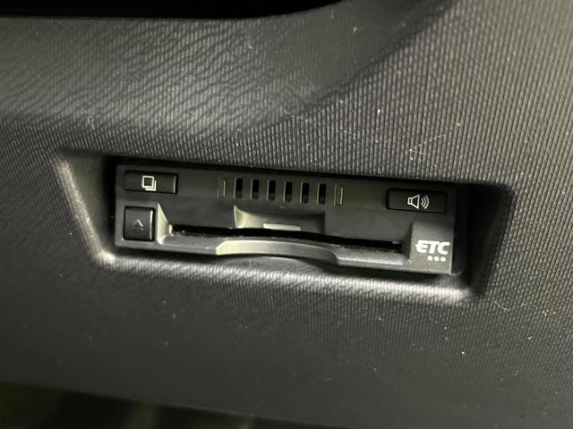 アクア Ｓスタイルブラック　禁煙車　セーフティセンス　純正ナビ　バックカメラ　ＥＴＣ　ＬＥＤヘッド　オートライト　オートエアコン　車線逸脱警報　オートマティックハイビーム　ステアリングスイッチ　スマートキー（6枚目）