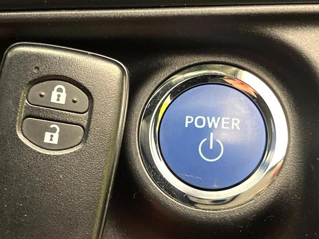 アクア Ｓスタイルブラック　禁煙車　セーフティセンス　純正ナビ　バックカメラ　ＥＴＣ　ＬＥＤヘッド　オートライト　オートエアコン　車線逸脱警報　オートマティックハイビーム　ステアリングスイッチ　スマートキー（7枚目）