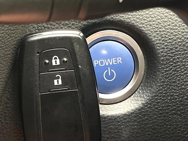 カローラツーリング ハイブリッド ダブルバイビー 禁煙車 メーカー純正ディスプレイ バックカメラ レーダークルーズコントロール セーフティセンス スマートキー 電子パーキング オートブレーキホールド ETC ハーフレザーシート オートライト(7枚目)