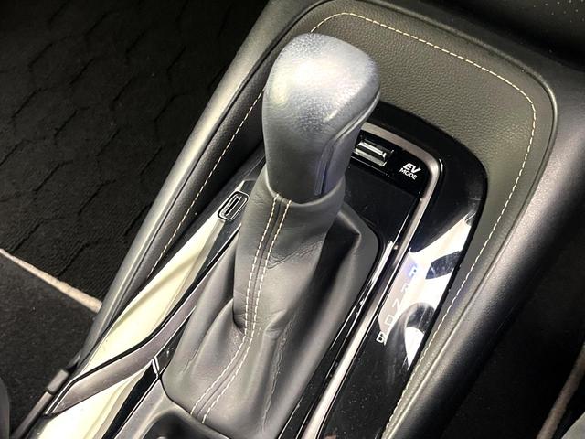 カローラツーリング ハイブリッド ダブルバイビー 禁煙車 メーカー純正ディスプレイ バックカメラ レーダークルーズコントロール セーフティセンス スマートキー 電子パーキング オートブレーキホールド ETC ハーフレザーシート オートライト(24枚目)