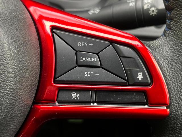 ノート ｅ－パワーオーテック　スポーツスペック　禁煙車　純正ナビ　アラウンドビューモニター　クルーズコントロール　オートエアコン　ＬＥＤヘッドライト　純正１６インチアルミ　純正革巻きステアリング　スマートキー　ＥＴＣ（6枚目）