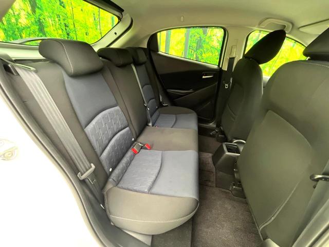 デミオ １３Ｓ　禁煙車　純正ナビ　バックカメラ　衝突軽減ブレーキ　スマートキー　ＬＥＤヘッドライト　純正１５インチアルミ　オートエアコン　電動格納ミラー　パワーウィンドウ　オートライト　ＥＴＣ（9枚目）