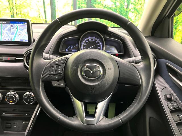 デミオ １３Ｓ　禁煙車　純正ナビ　バックカメラ　衝突軽減ブレーキ　スマートキー　ＬＥＤヘッドライト　純正１５インチアルミ　オートエアコン　電動格納ミラー　パワーウィンドウ　オートライト　ＥＴＣ（11枚目）