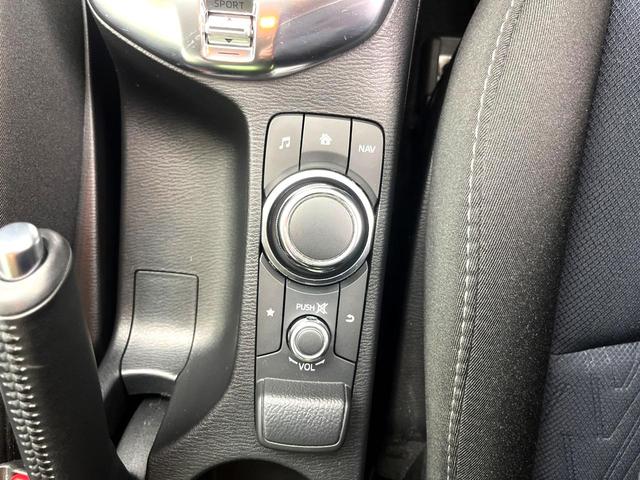 デミオ １３Ｓ　禁煙車　純正ナビ　バックカメラ　衝突軽減ブレーキ　スマートキー　ＬＥＤヘッドライト　純正１５インチアルミ　オートエアコン　電動格納ミラー　パワーウィンドウ　オートライト　ＥＴＣ（26枚目）