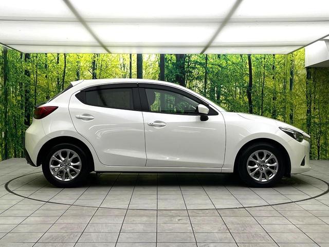 デミオ １３Ｓ　禁煙車　純正ナビ　バックカメラ　衝突軽減ブレーキ　スマートキー　ＬＥＤヘッドライト　純正１５インチアルミ　オートエアコン　電動格納ミラー　パワーウィンドウ　オートライト　ＥＴＣ（51枚目）