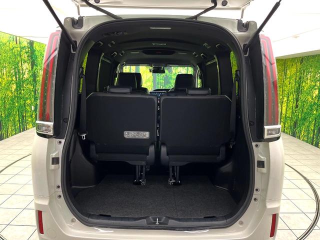 エスクァイア ハイブリッドＧｉ　禁煙車　純正１０型ナビ　バックカメラ　シートヒーター　両側電動スライドドア　ＬＥＤヘッド　セーフティセンス　純正１５インチアルミ　スマートキー　ＥＴＣ　オートエアコン　クルコン　オートライト（11枚目）